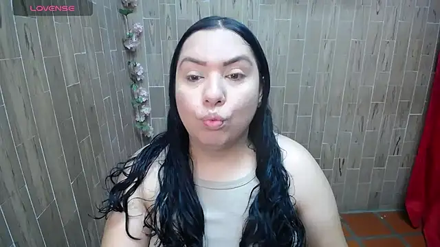 Snapshot of solyeria chatting on 11.19.25 solyeria online show from 11.19.25