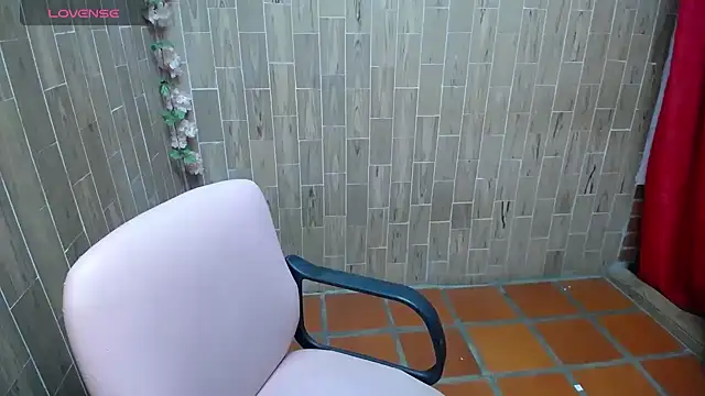 Snapshot of solyeria chatting on 12.05.25 solyeria online show from 12.05.25