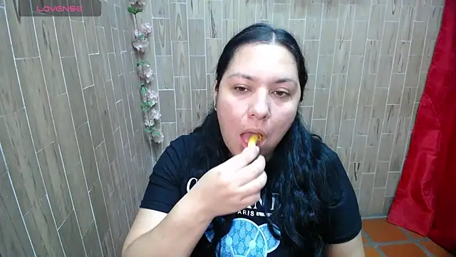 Snapshot of solyeria chatting on 02.01.26 solyeria online show from 02.01.26