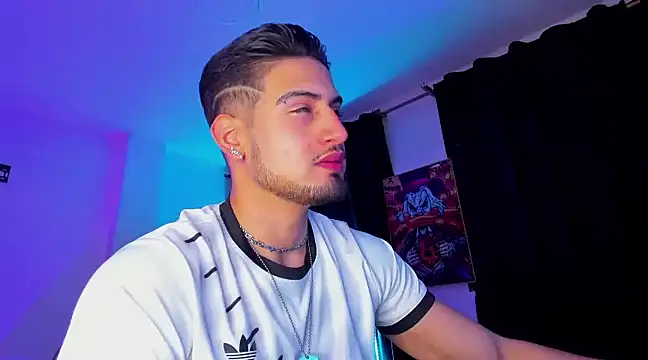 Giomar Reyes online show from 01.07.25