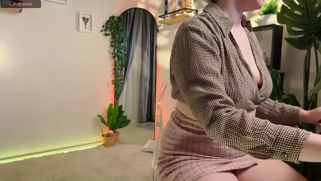 Lella Ryann  online show from 03.19.25