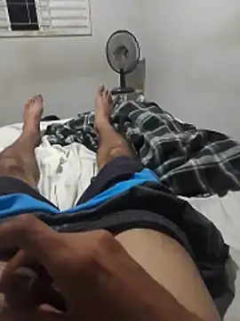 Snapshot of UnhappyWinding chatting on 12.01.25 UnhappyWinding online show from 12.01.25