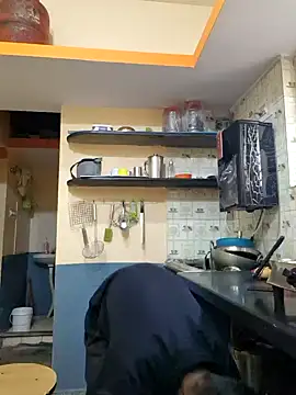 Snapshot of KissesBoyAD chatting on 12.14.24 KissesBoyAD online show from 12.14.24