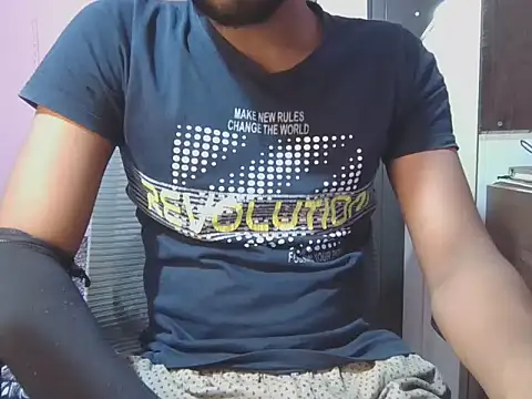 Snapshot of KissesBoyAD chatting on 09.18.25 KissesBoyAD online show from 09.18.25