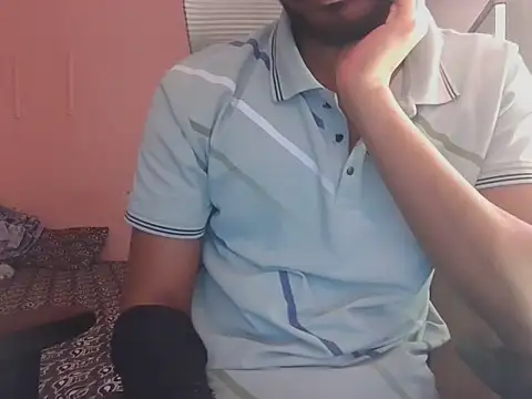 Snapshot of KissesBoyAD chatting on 11.29.25 KissesBoyAD online show from 11.29.25