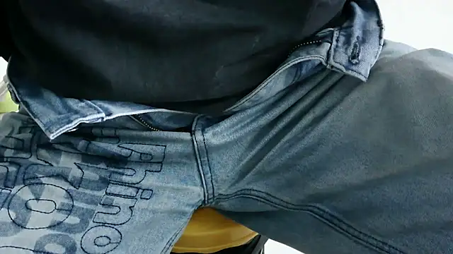 Snapshot of XiaoGuoGuo284512 chatting on 01.23.25 XiaoGuoGuo284512 online show from 01.23.25