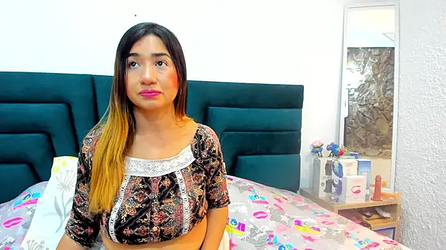 LisaWhite  online show from 03.13.25