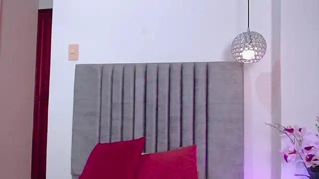 LaraGoldd online show from 02.28.25