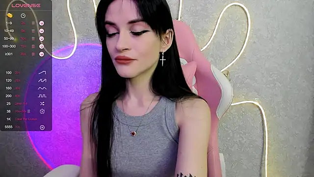 Molly Crystall online show from 05.01.26