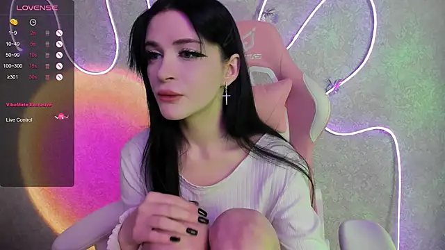 Molly Crystall online show from 08.10.26