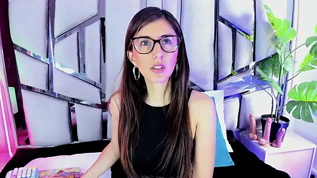  jade white  online show from 12.04.25