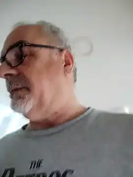 Snapshot of Satiro_Sevilla chatting on 03.22.25 Satiro Sevilla online show from 03.22.25