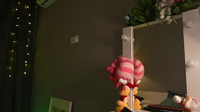 norakisses online show from 01.12.25