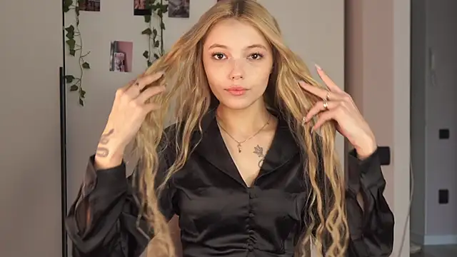 norakisses online show from 04.23.26