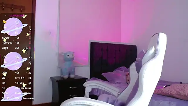 Snapshot of evie_cloud chatting on 11.11.25 evie cloud online show from 11.11.25