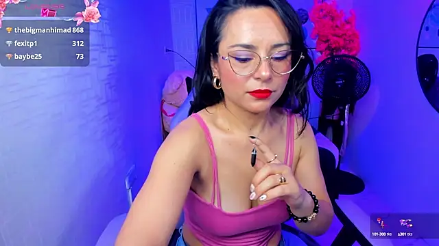 Snapshot of Tiara_rr chatting on 12.19.24 Tiara rr online show from 12.19.24