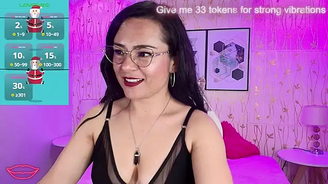 Snapshot of Tiara_rr chatting on 12.27.24 Tiara rr online show from 12.27.24