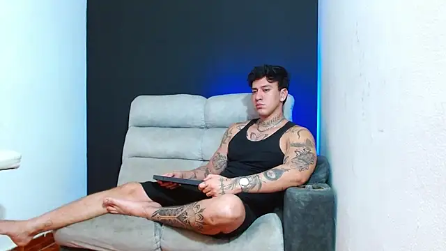 JUSTIN FULLER1 online show from 06.12.26