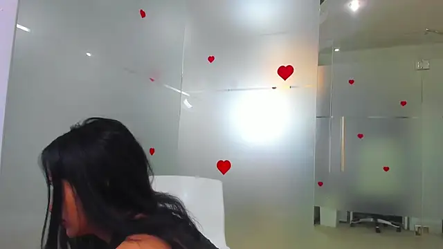 Snapshot of Queenrafaella chatting on 05.15.26 Queenrafaella online show from 05.15.26