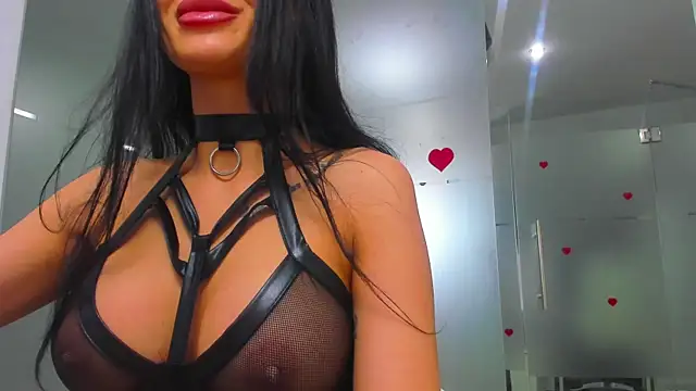 Snapshot of Queenrafaella chatting on 05.20.26 Queenrafaella online show from 05.20.26