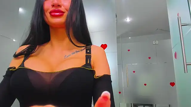 Snapshot of Queenrafaella chatting on 05.26.26 Queenrafaella online show from 05.26.26