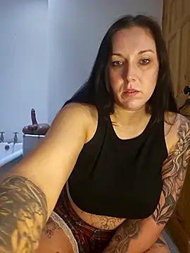 Snapshot of Meganroxtattoo chatting on 09.19.25 Meganroxtattoo online show from 09.19.25