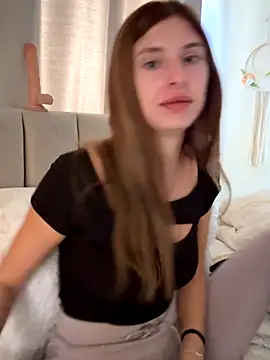 emma05 online show from 10.10.25