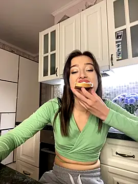 Snapshot of eva_and_adam1 chatting on 09.28.25 eva and adam1 online show from 09.28.25