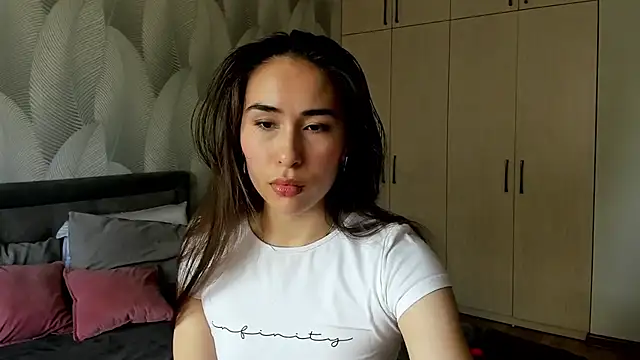 Snapshot of Bambiii_bby chatting on 06.15.26 Bambiii bby online show from 06.15.26