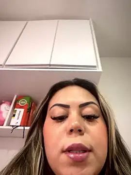 Snapshot of lariic chatting on 12.02.24 lariic online show from 12.02.24