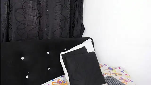 Snapshot of skaysanchez1 chatting on 03.17.25 skaysanchez1 online show from 03.17.25