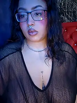 Snapshot of TattooedJenn chatting on 02.22.25 TattooedJenn online show from 02.22.25