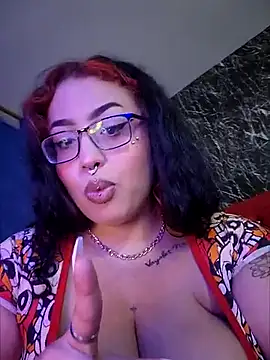 Snapshot of TattooedJenn chatting on 03.08.25 TattooedJenn online show from 03.08.25