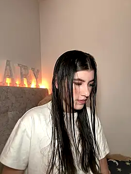 Snapshot of ARITOO_ chatting on 11.16.25 ARITOO online show from 11.16.25