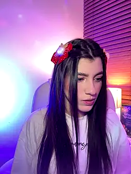 Snapshot of ARITOO_ chatting on 12.17.25 ARITOO online show from 12.17.25