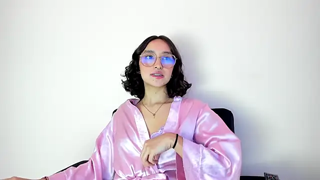 Snapshot of its__angelica_ chatting on 12.21.24 its angelica online show from 12.21.24