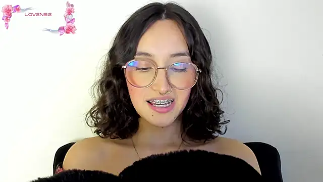 Snapshot of its__angelica_ chatting on 02.02.25 its angelica online show from 02.02.25