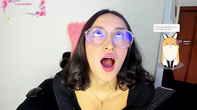 Snapshot of its__angelica_ chatting on 02.03.25 its angelica online show from 02.03.25