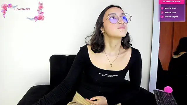 Snapshot of its__angelica_ chatting on 02.19.25 its angelica online show from 02.19.25
