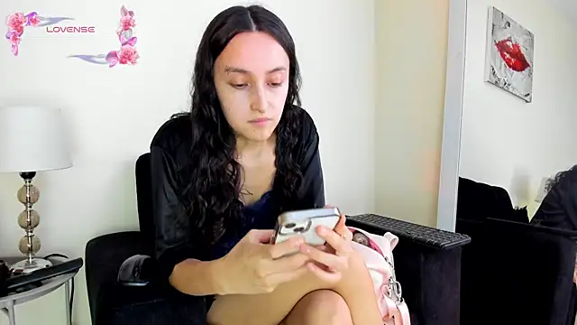 Snapshot of its__angelica_ chatting on 06.22.26 its angelica online show from 06.22.26