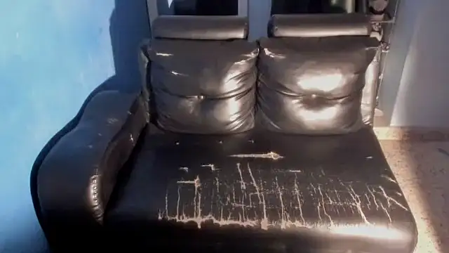 Snapshot of Alid_17 chatting on 10.31.25 Alid 17 online show from 10.31.25