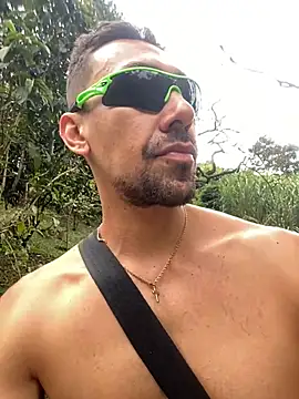 Snapshot of dantedesirexx chatting on 01.10.25 dantedesirexx online show from 01.10.25