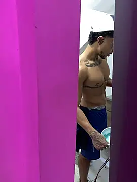 Snapshot of dantedesirexx chatting on 01.29.25 dantedesirexx online show from 01.29.25