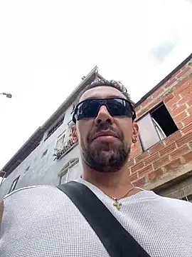 Snapshot of dantedesirexx chatting on 02.01.25 dantedesirexx online show from 02.01.25