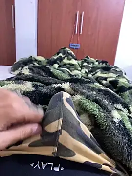 Snapshot of dantedesirexx chatting on 02.02.25 dantedesirexx online show from 02.02.25