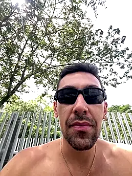 Snapshot of dantedesirexx chatting on 10.03.25 dantedesirexx online show from 10.03.25