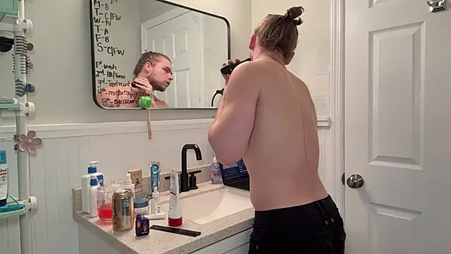 Snapshot of DaddydayDrinkzz chatting on 12.31.24 DaddydayDrinkzz online show from 12.31.24