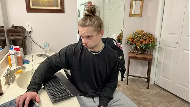 Snapshot of DaddydayDrinkzz chatting on 02.17.25 DaddydayDrinkzz online show from 02.17.25