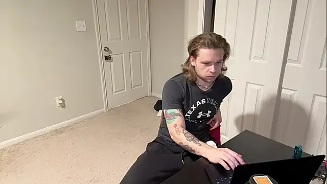 Snapshot of DaddydayDrinkzz chatting on 03.10.25 DaddydayDrinkzz online show from 03.10.25