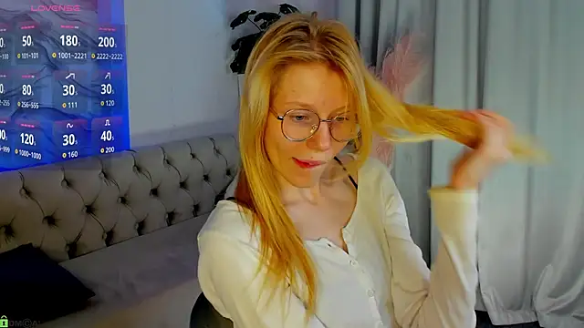 Esme Runn online show from 06.11.26